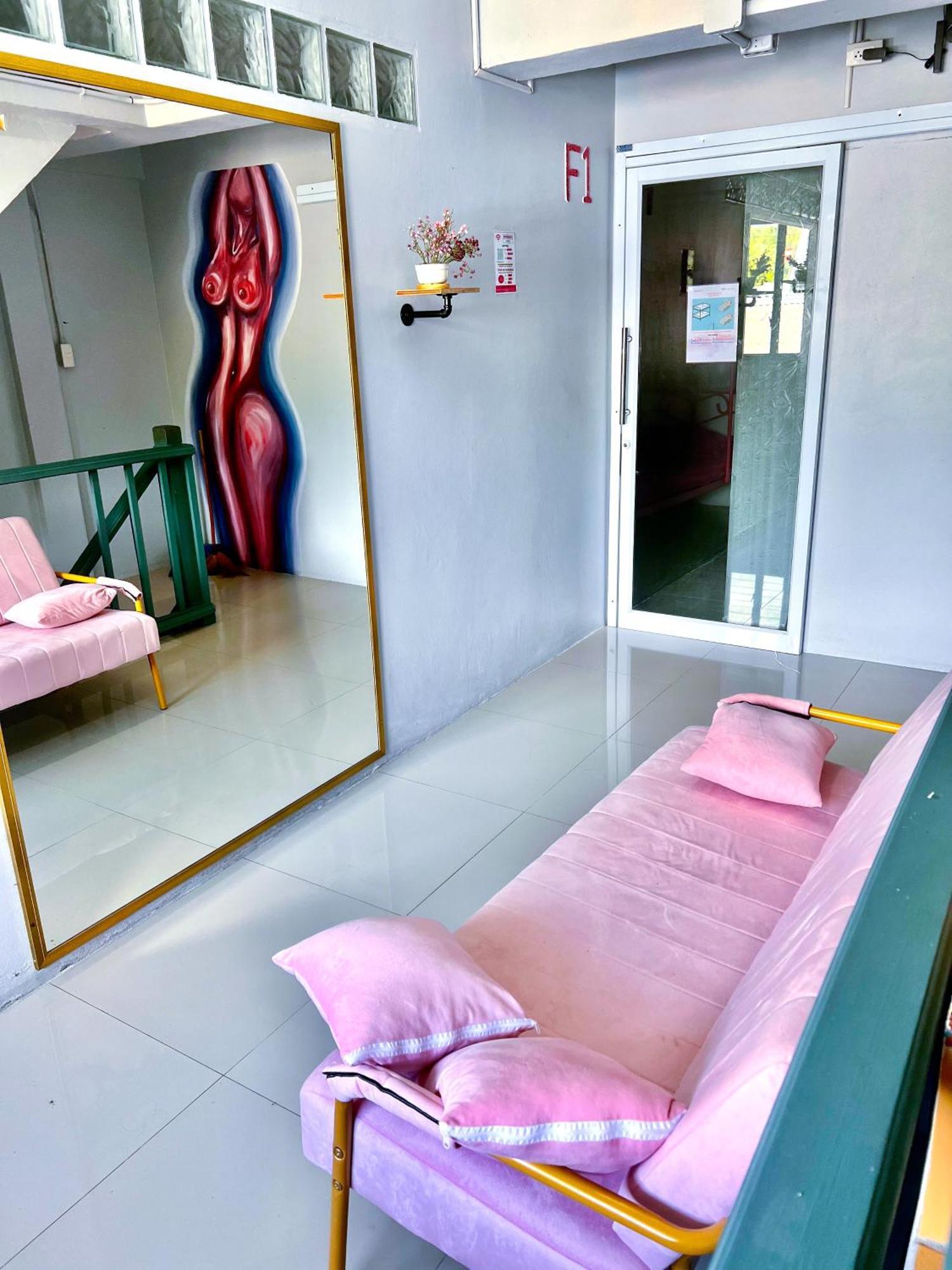 Arena Boutique Hotel Female Only Тонгсала Екстериор снимка