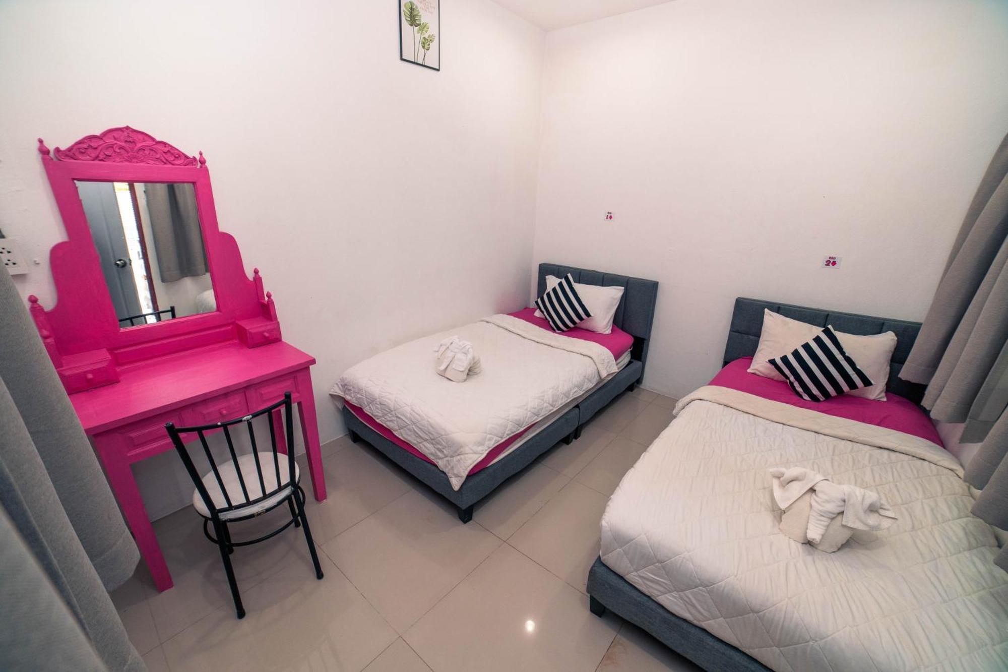Arena Boutique Hotel Female Only Тонгсала Екстериор снимка